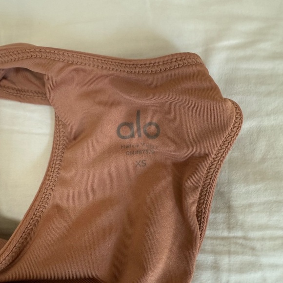 GUC Alo Yoga Rust Brown Sports Bra size XS - Picture 2 of 3